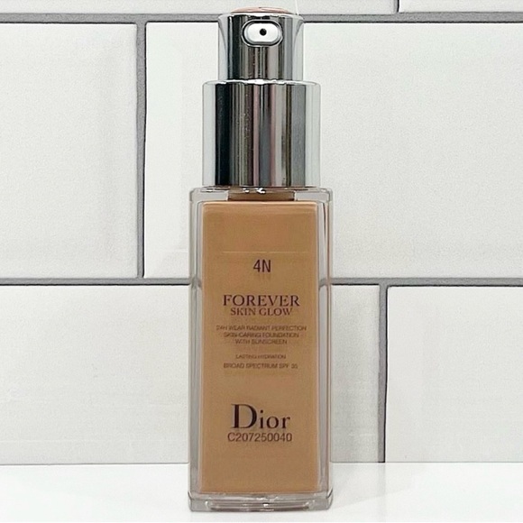 Dior 4N Neutral Medium Forever Skin Glow Foundation .67oz - Picture 1 of 1